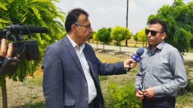 مصاحبه پژوهشگر بخش تحقیقات زراعی و باغی مرکز تحقیقات و آموزش گلستان با خبرگزاری صدا و سیما به مناسبت رویداد ملی روز درهای باز کشاورزی